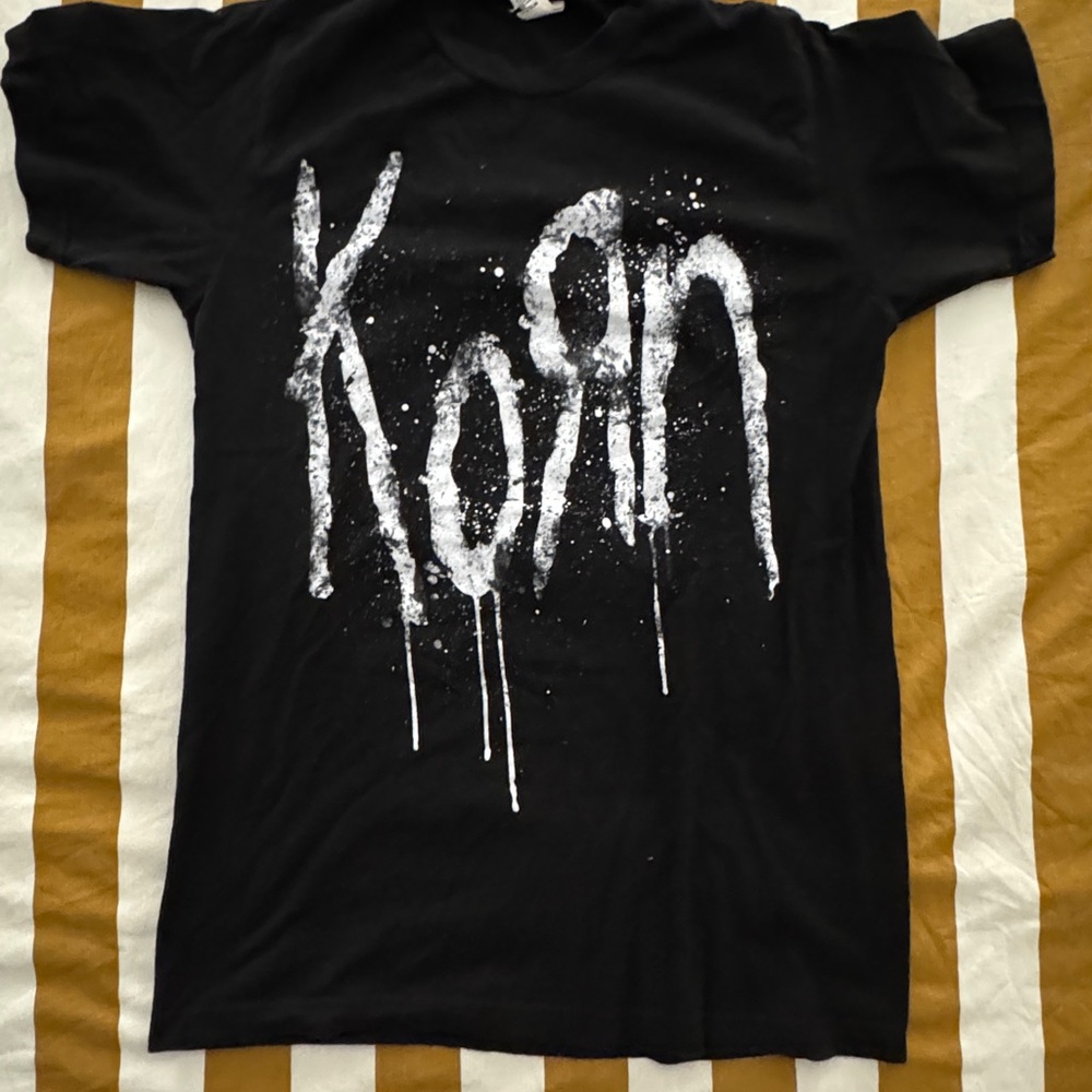Hot Topic Black and White Korn Tee